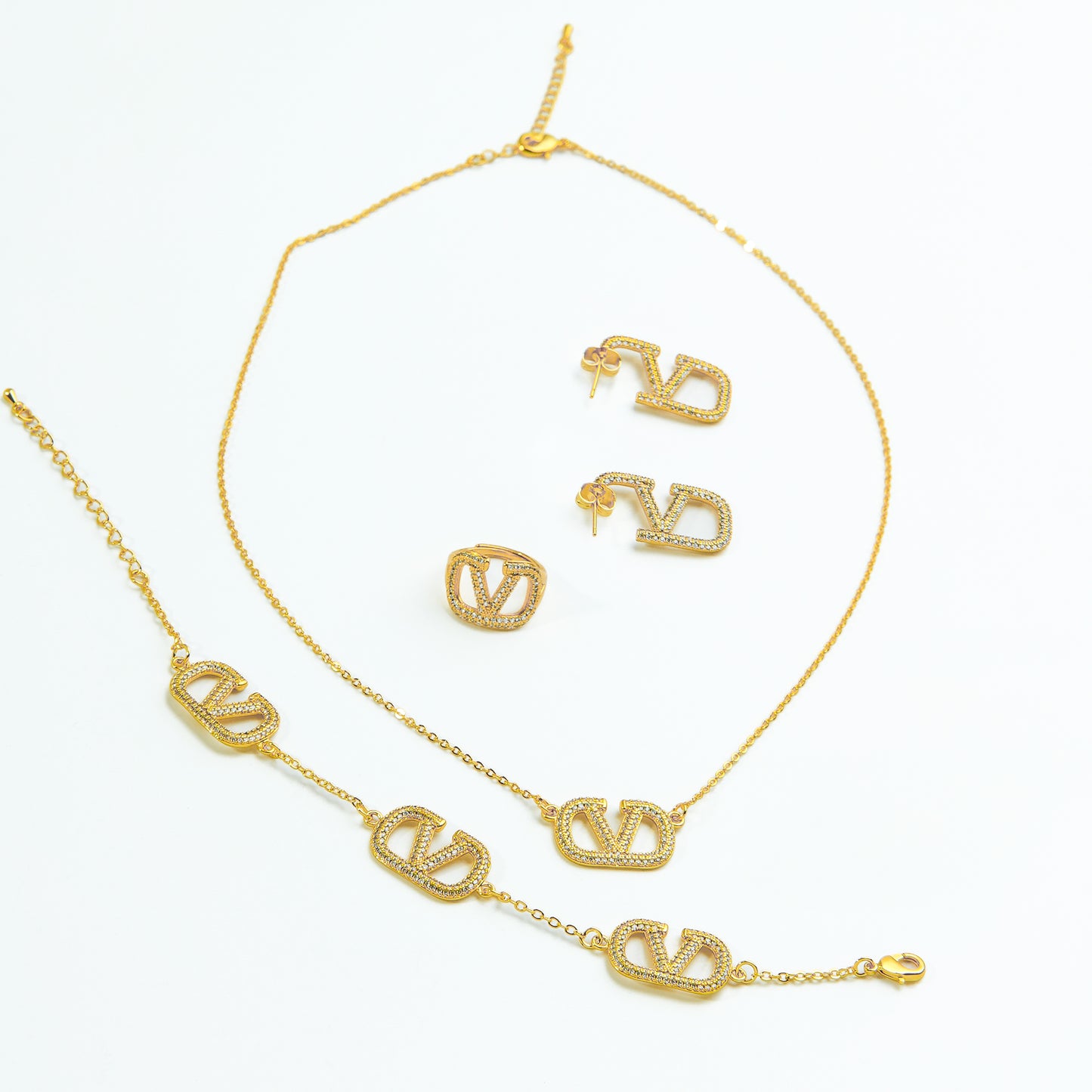 طقم فالنتينو Valentino – 4 قطع فاخرة 💎