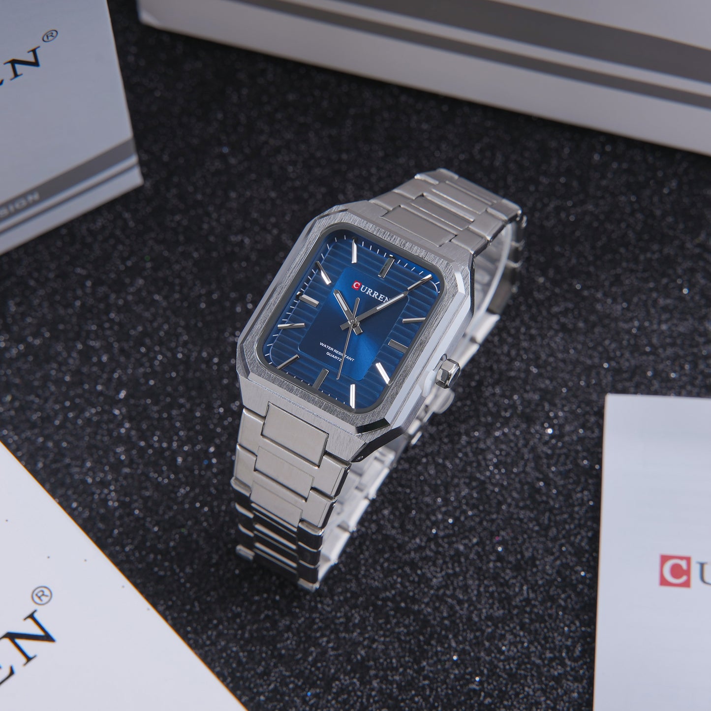⬜ ساعة Curren Rectangular Steel – أناقة الخطوط الهندسية ولمعان الفضي 📐