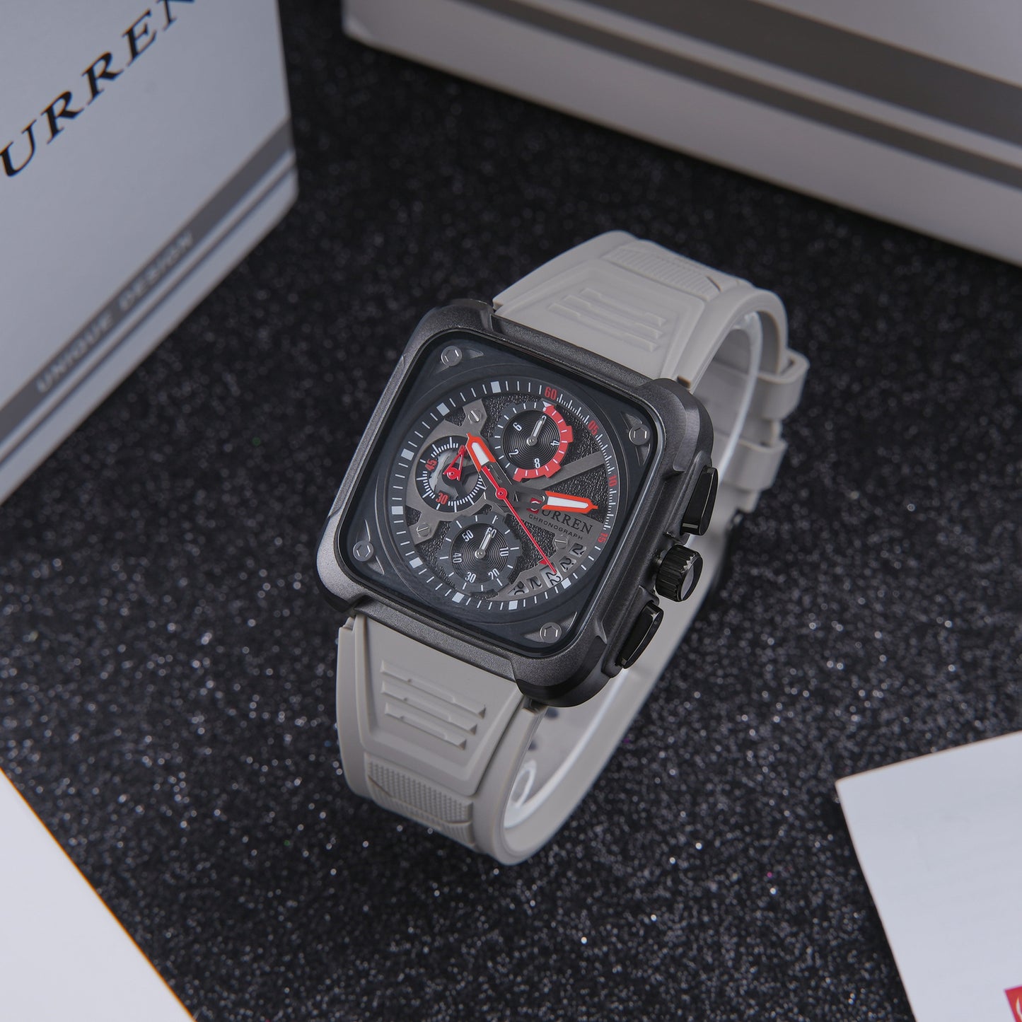 🌫️ ساعة Curren Gray Commando – الأناقة الحيادية والأداء الرياضي المريح 🩶