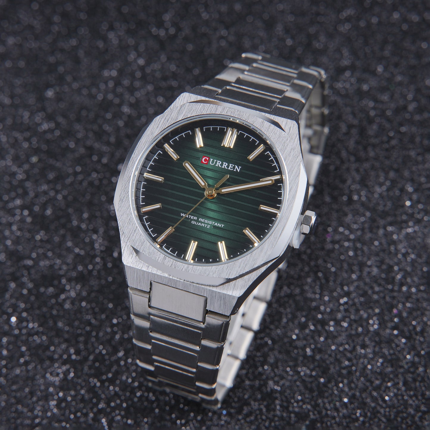 💚 ساعة Curren Octa Green Silver – هندسة التميز ولون الطبيعة الساحر 🌿