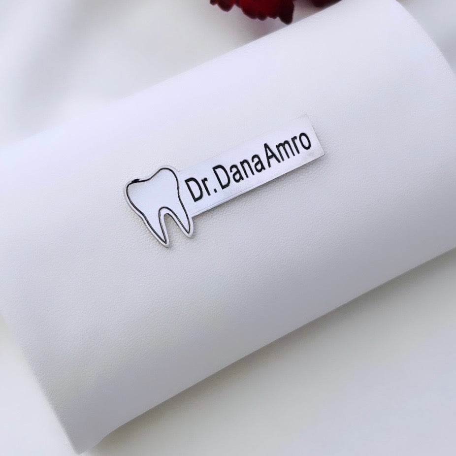 بروش فضة – تصميم مخصص لمهنة الطب 🩺💖