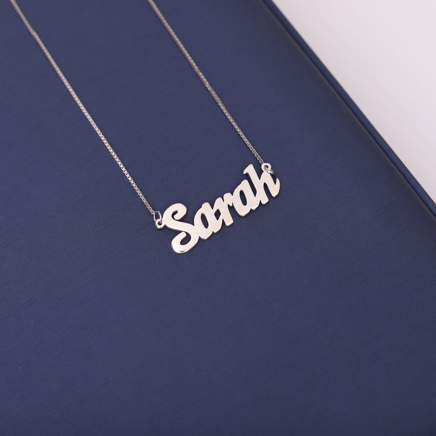سنسال فضة تفصيل أسماء – خصّصه بالاسم الذي تحبه ✍️💖