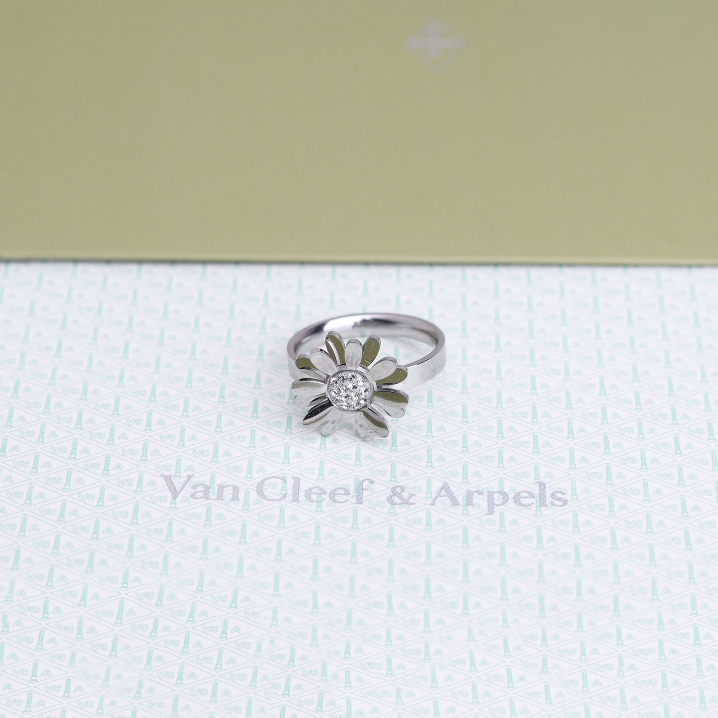 ✨ خاتم وردة فان كليف ✨