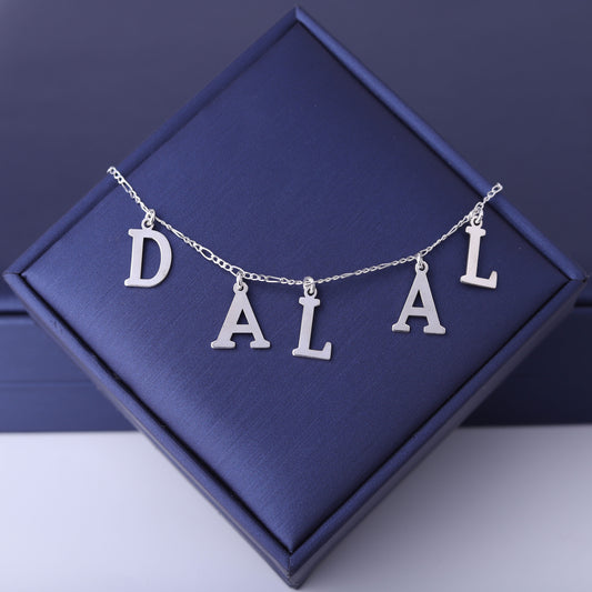 سنسال فضة تفصيل اسم – أحرف متقطعة أنيقة ✨💖