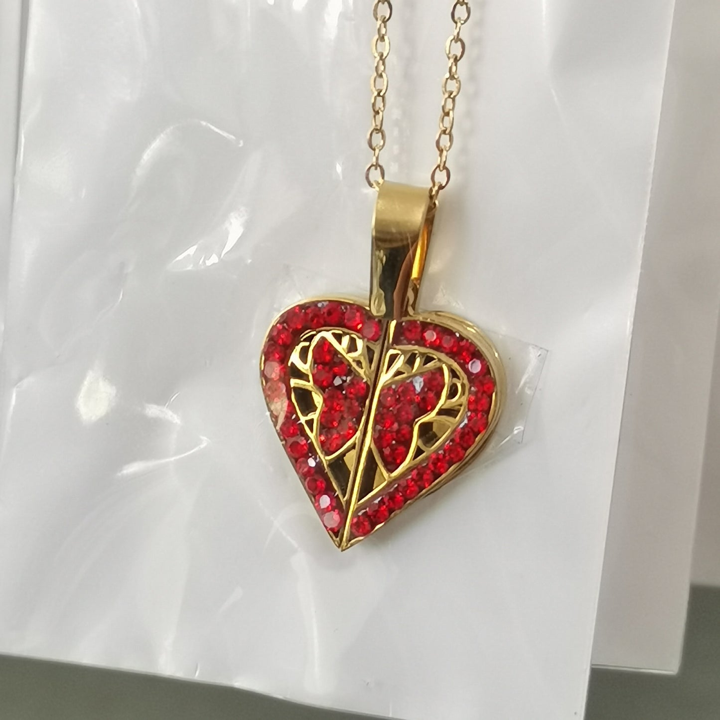 سنسال قلب فراشة مع زركون أحمر 🦋❤️