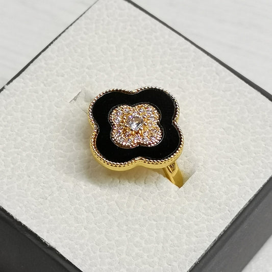 ✨ خاتم وردة فان كليف أسود ✨