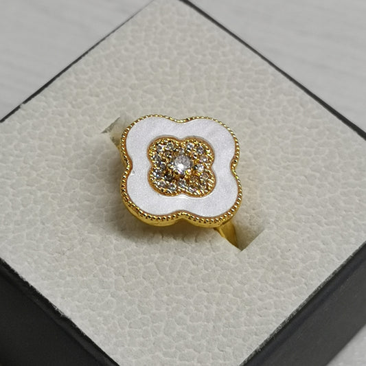 ✨ خاتم وردة فان كليف أبيض ✨