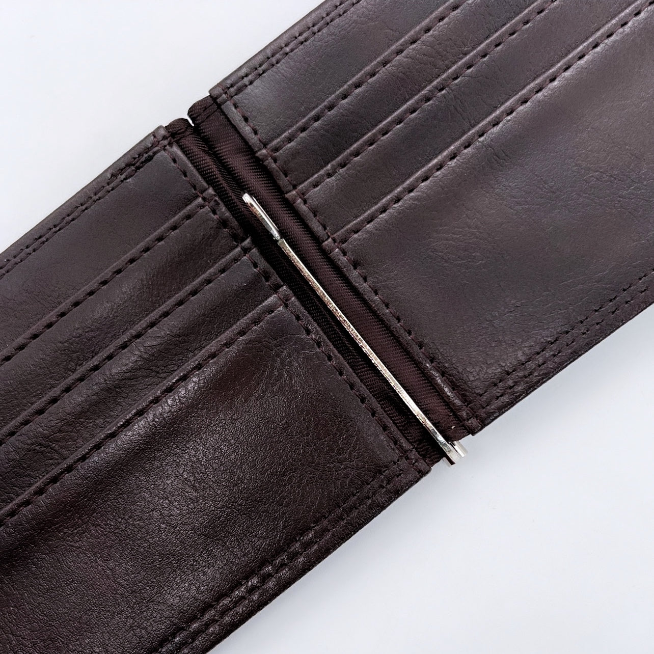 جزدان جلد طبيعي – بني مع سحاب خارجي 🤎