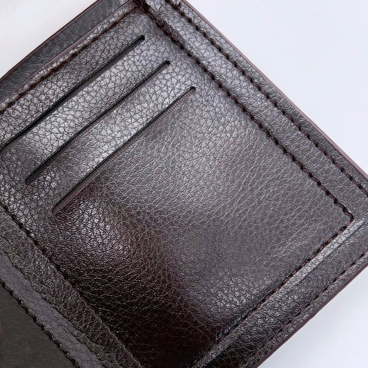 جزدان جلد طبيعي بلون بني – تصميم Pv.B الأنيق 🤎