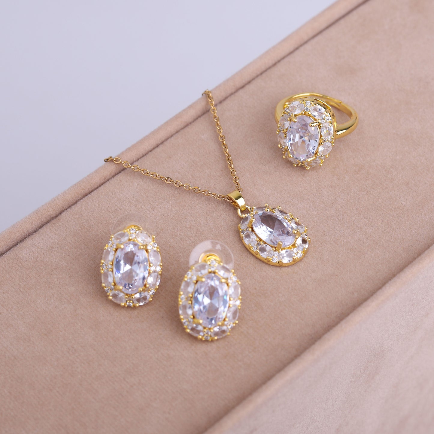 ✨ طقم لازوردي – 3 قطع ذهبي ✨