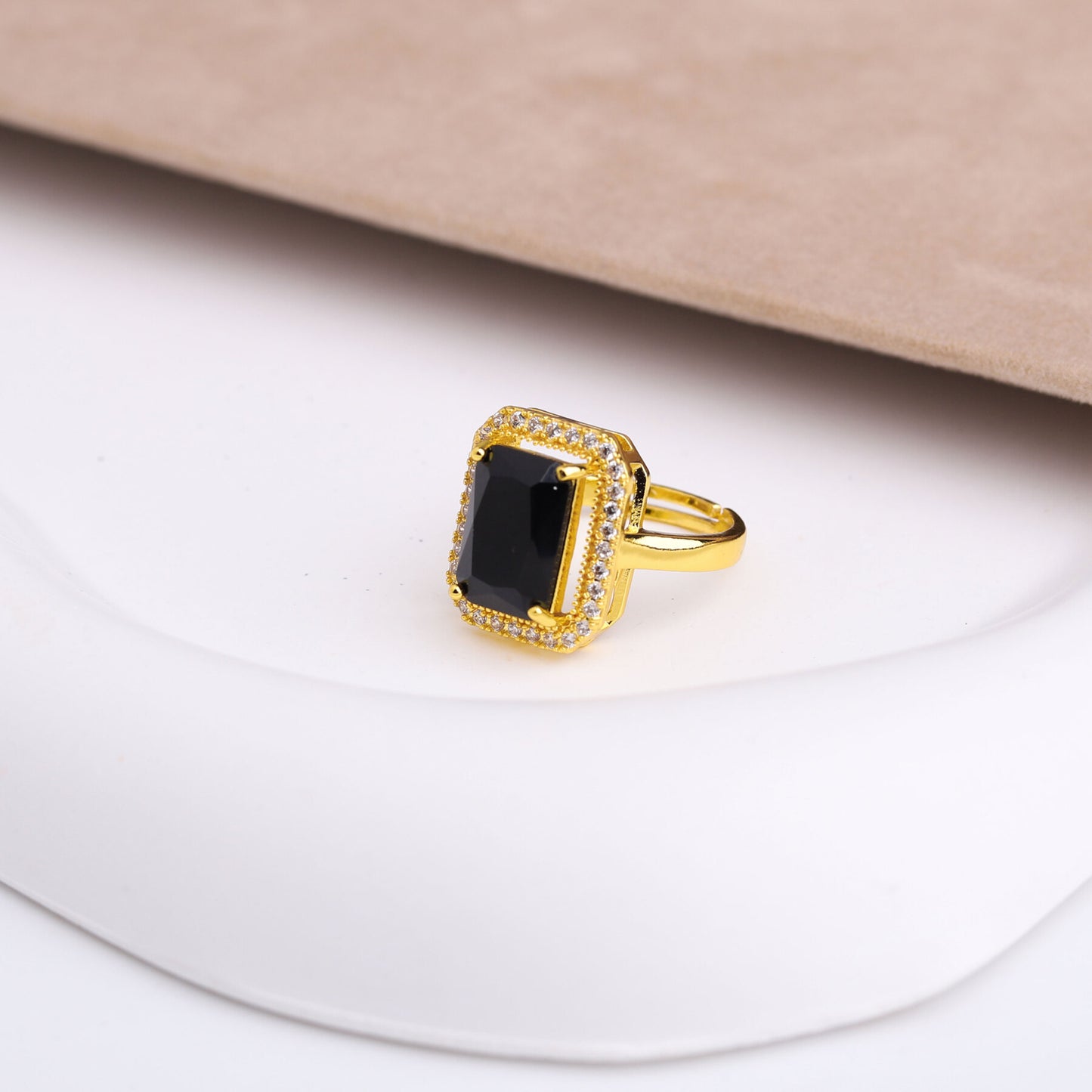 ✨ طقم لازوردي – 3 قطع ذهبي بزركون أسود ✨