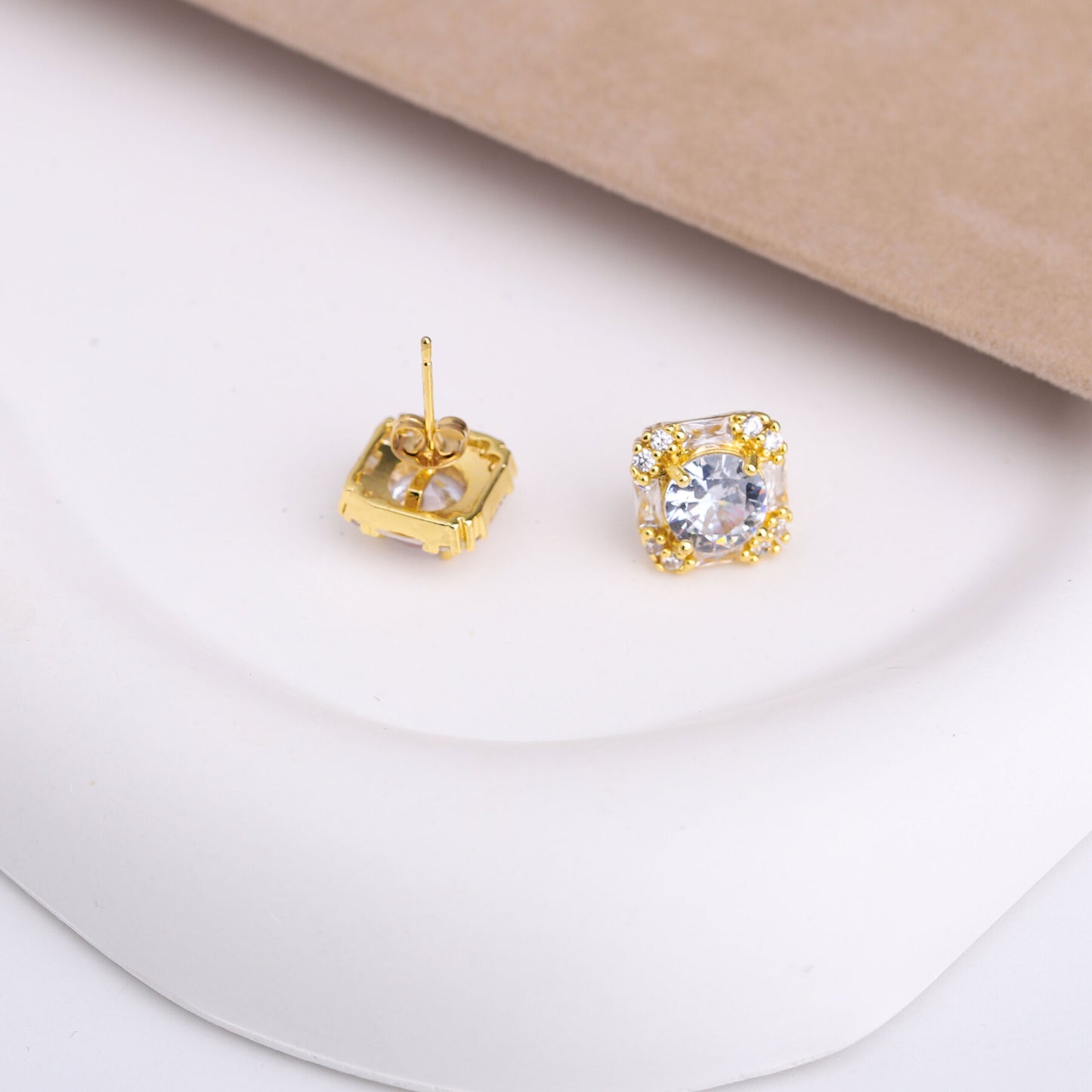 ✨ طقم لازوردي – مربع 3 قطع ذهبي فل زركون ✨