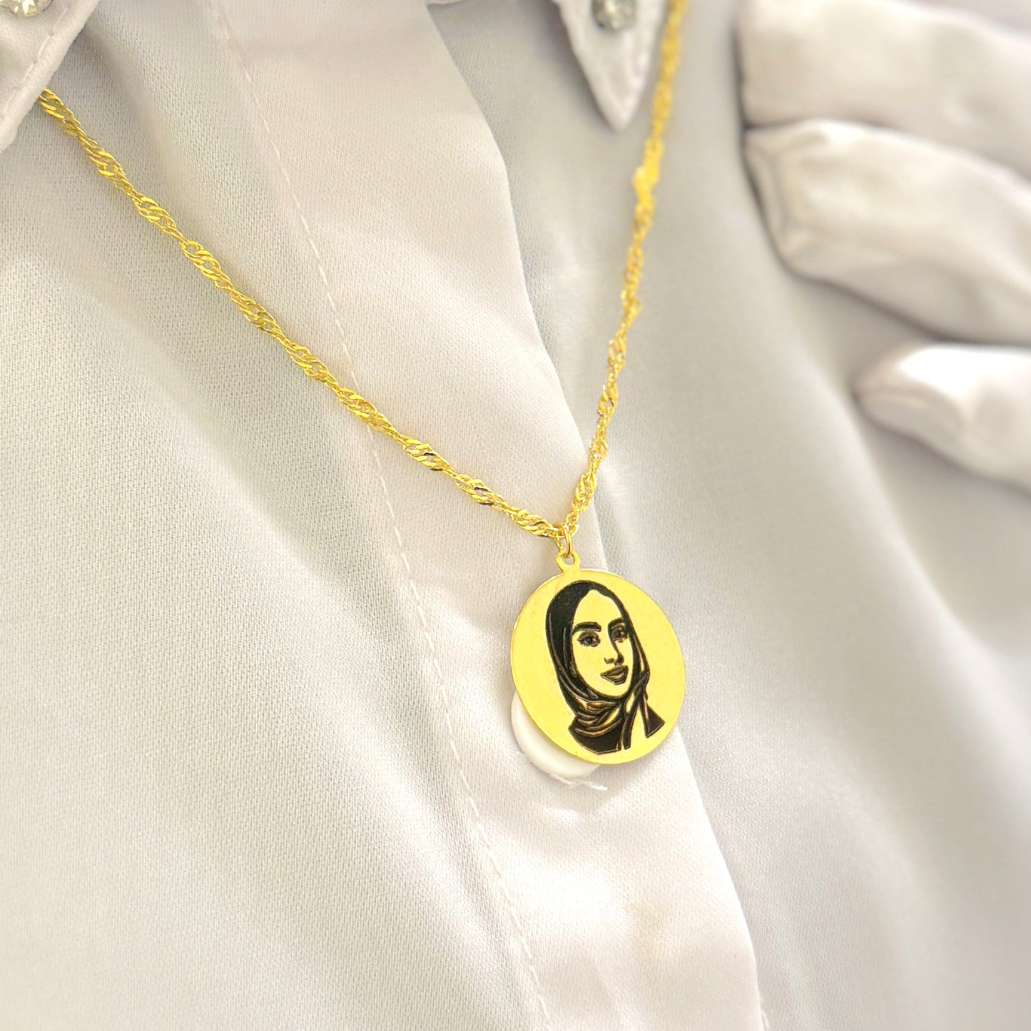 سنسال مطلي بماء الذهب – حفر صورة شخصية 💖