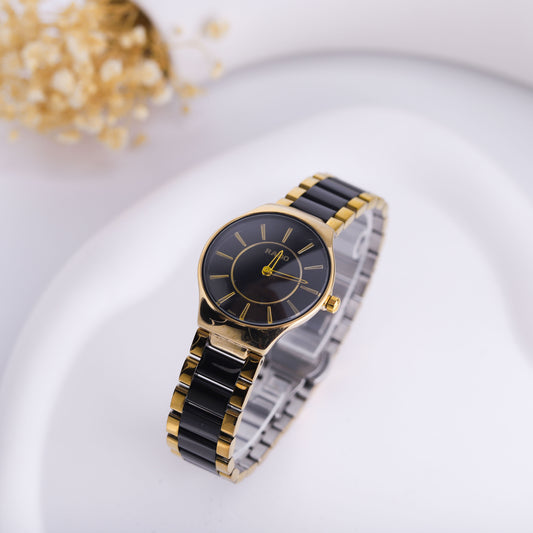 👑 ساعة Rado Centrix Two-Tone – فخامة الذهب وسرمدية الأسود 🖤