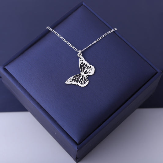 سنسال فضة تفصيل فراشة – رمز الحرية والجمال 🦋