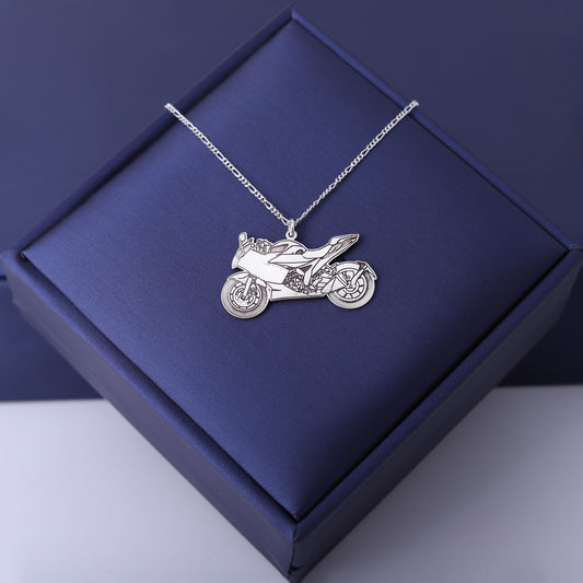 سنسال فضة تفصيل سيارة – تصميم خاص مع رقم السيارة 🚗💨