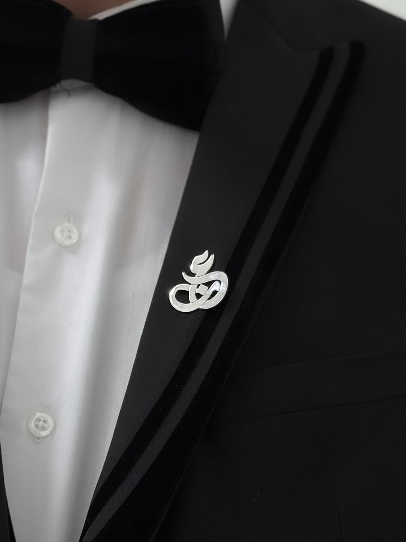 بروش فضة – حرفين مميزين ✨💖