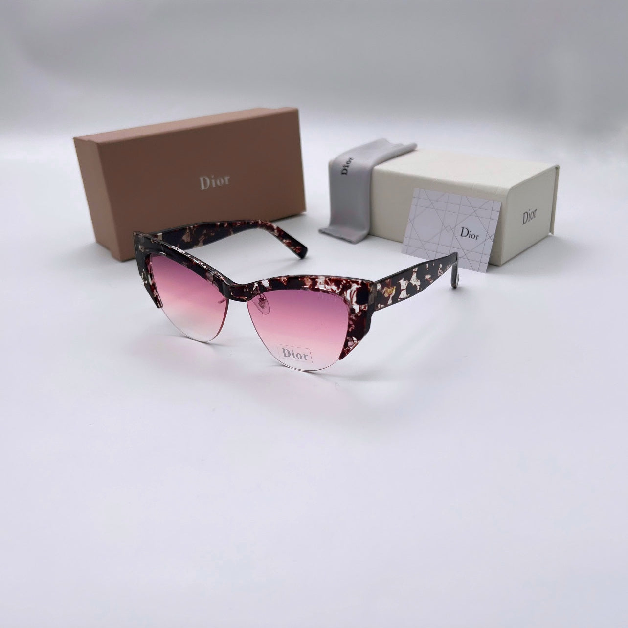 ✨ نظارة شمسية Dior – زهري فاخر ✨