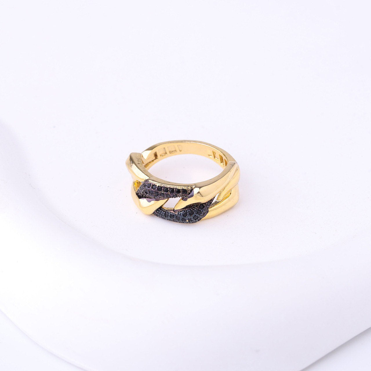 ✨ طقم لازوردي – 4 قطع ذهبي بزركون أسود ✨