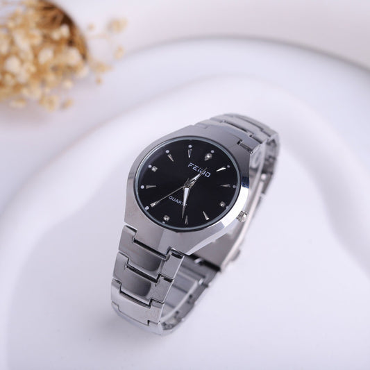 🖤 ساعة Classic Bicolor – تناغم الفخامة بين الفضي والأسود 🤍