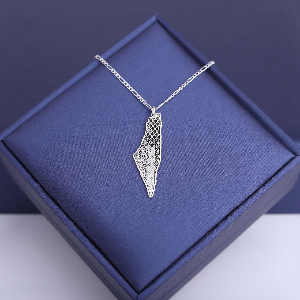 سنسال فضة تفصيل خارطة فلسطين – صمّم عبارتك الخاصة 🖋️