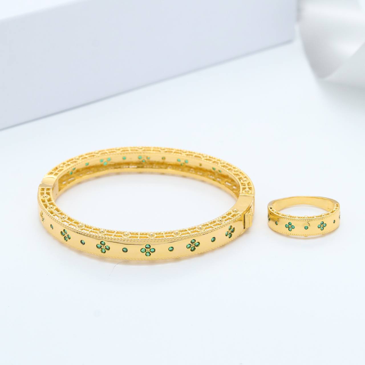 طقم كفالي – أسوارة وخاتم مزين بزركون ✨💎