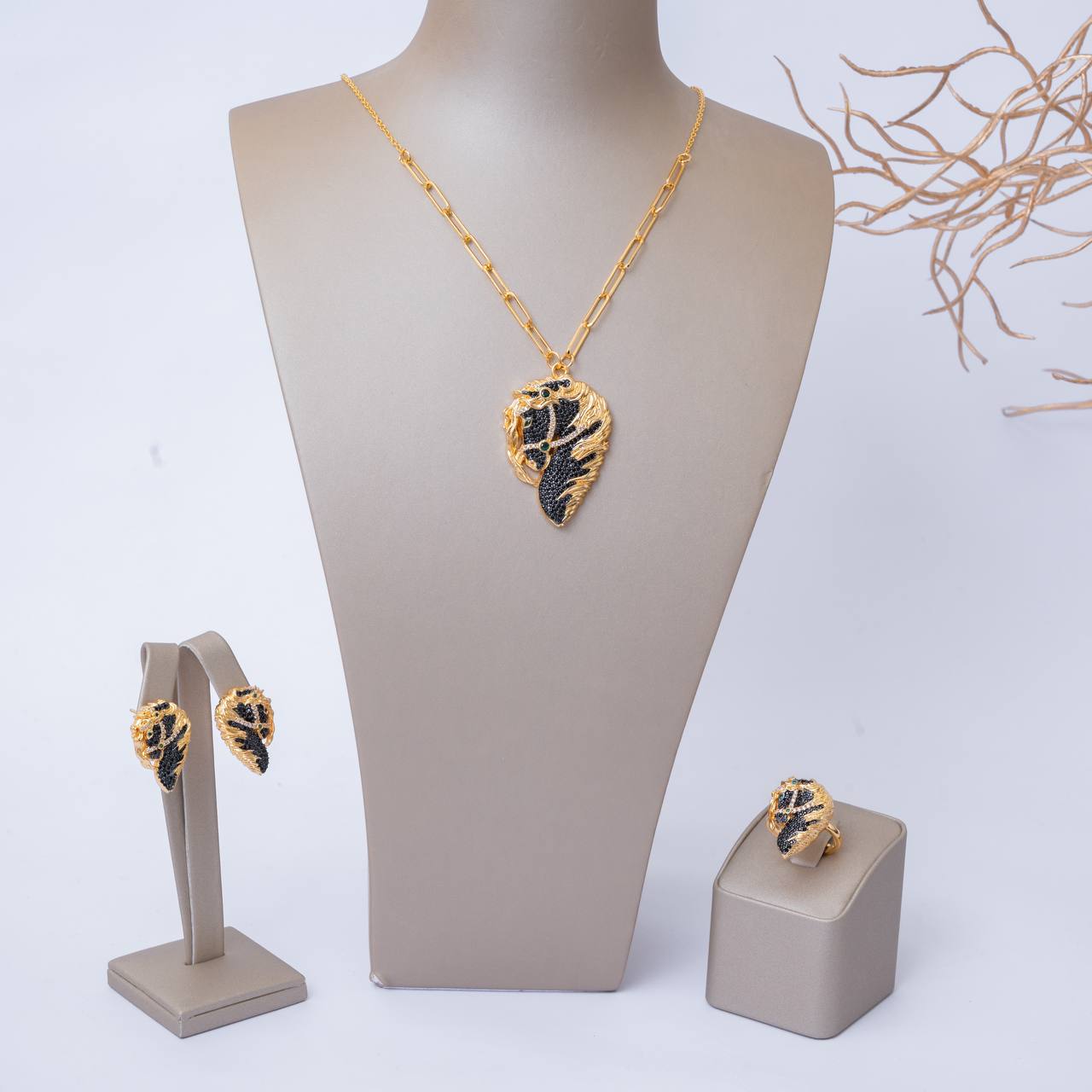 ✨ طقم الأصيلة – سكجها ناعم أسود ✨